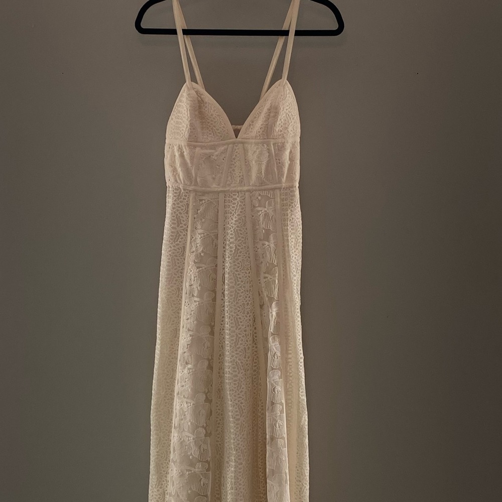 Stunning Off White Lace Maxi ✨